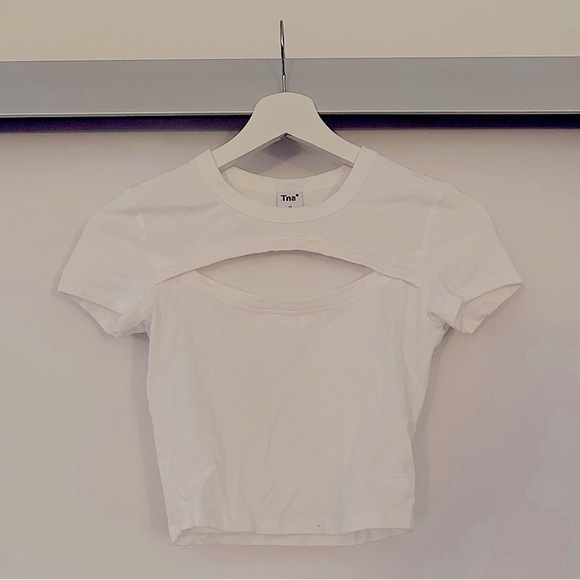 Aritzia TNA White Cropped T-Shirt‎ Size XS - Picture 2 of 3
